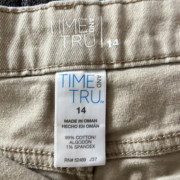 Womens khaki shorts - Picture 4 of 4